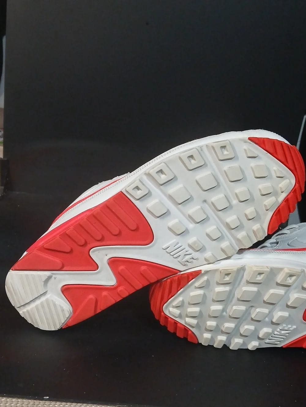 Nike Air Max '90 x Undefeated. 
